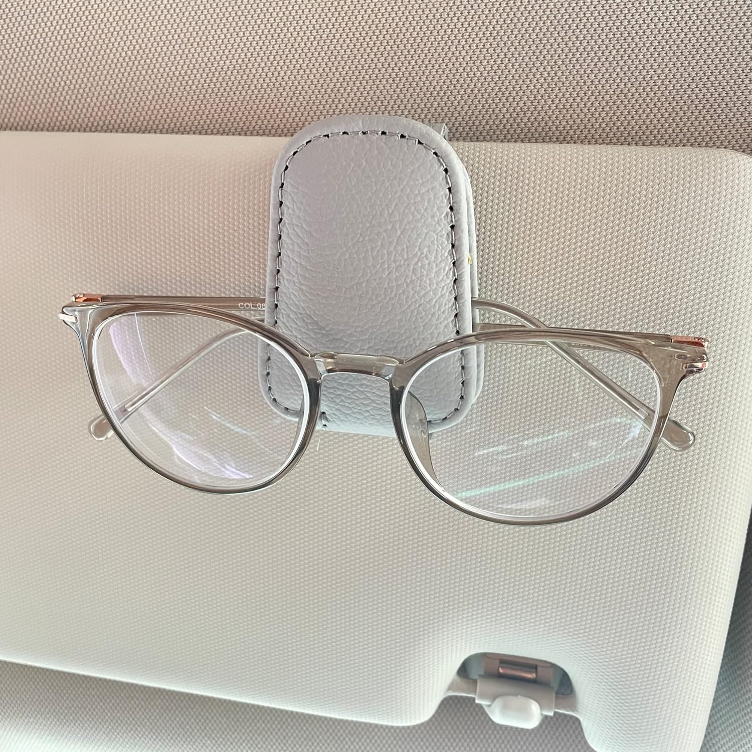 Sun Visor Glasses Clip PU Leather Eyeglasses Holder, Color White - SHARGGE